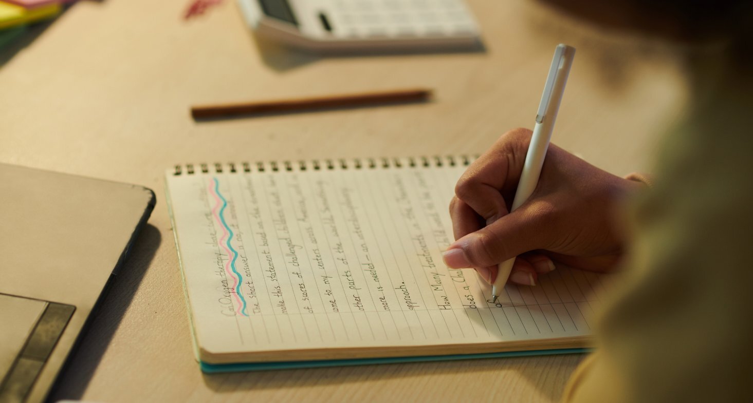 ¡Aprende a escribir un ensayo profesional en inglés para tu certificado con Harmon Hall!